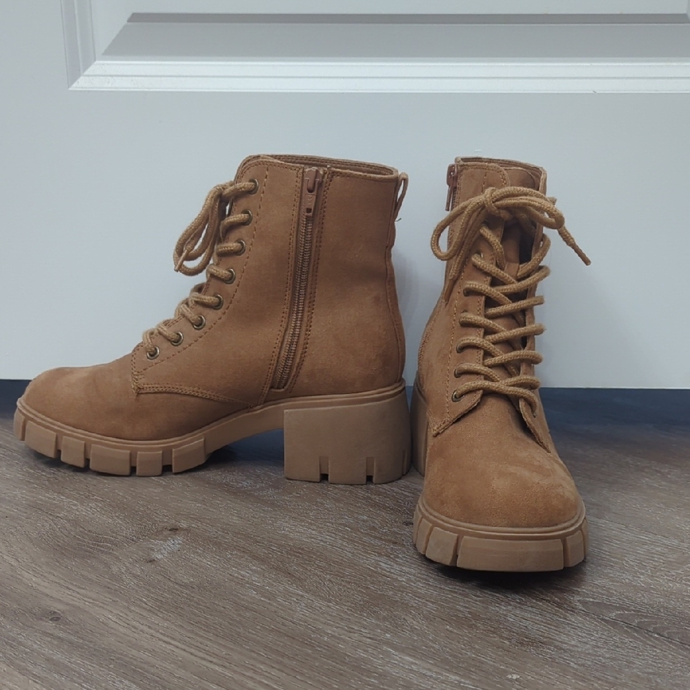 Tan Combat Moto Boots with Rugged Soles